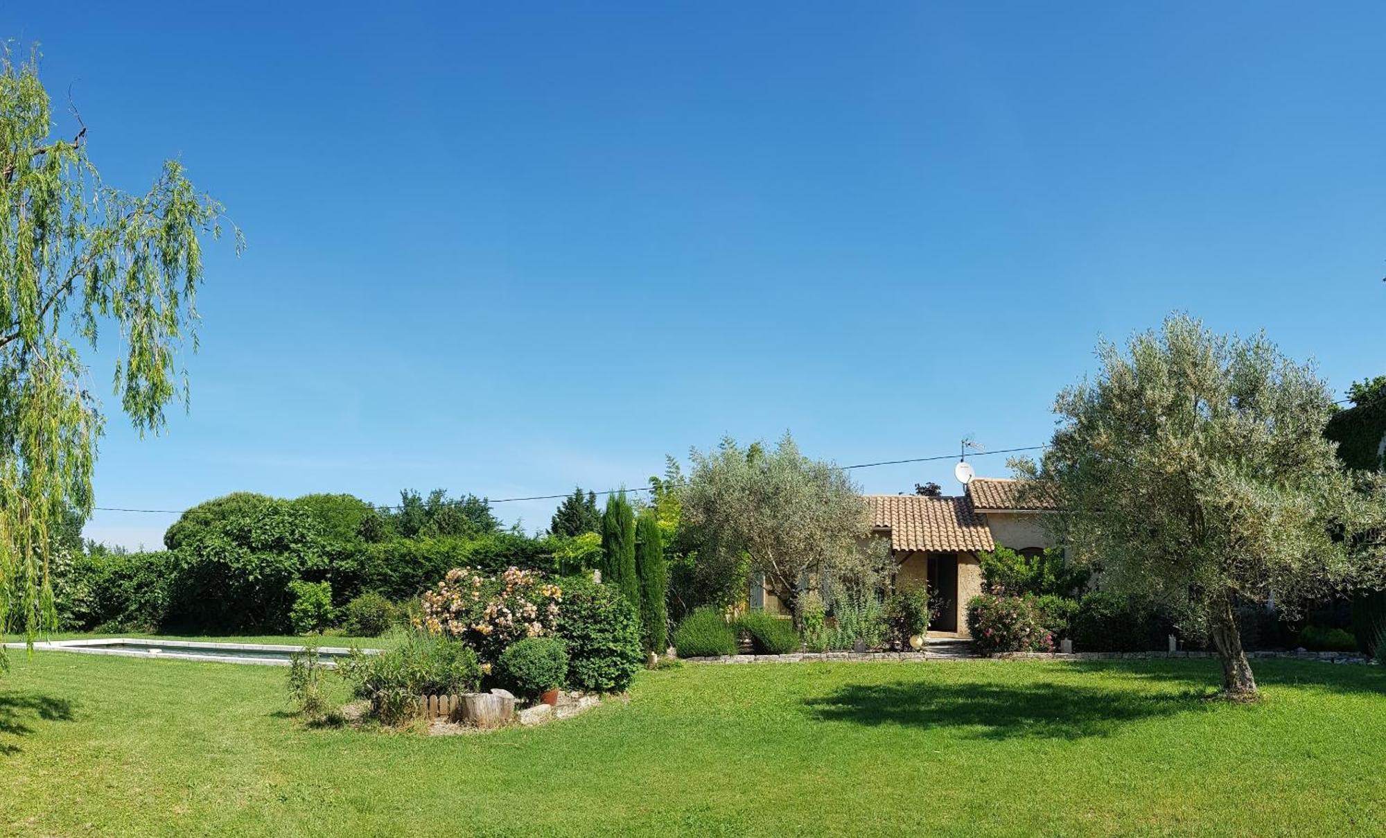 Les Gites Du Domaine De Rhodes 亞維農 外观 照片