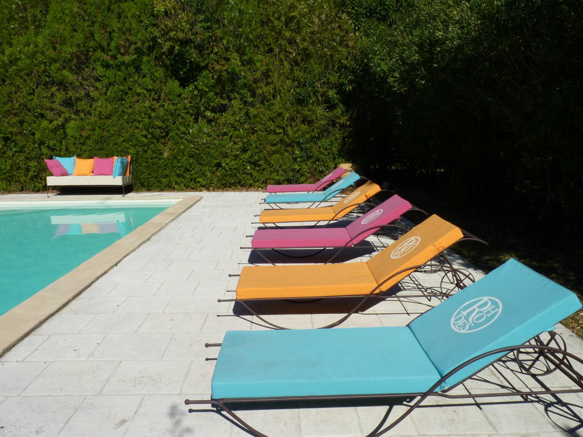 Les Gites Du Domaine De Rhodes 亞維農 外观 照片